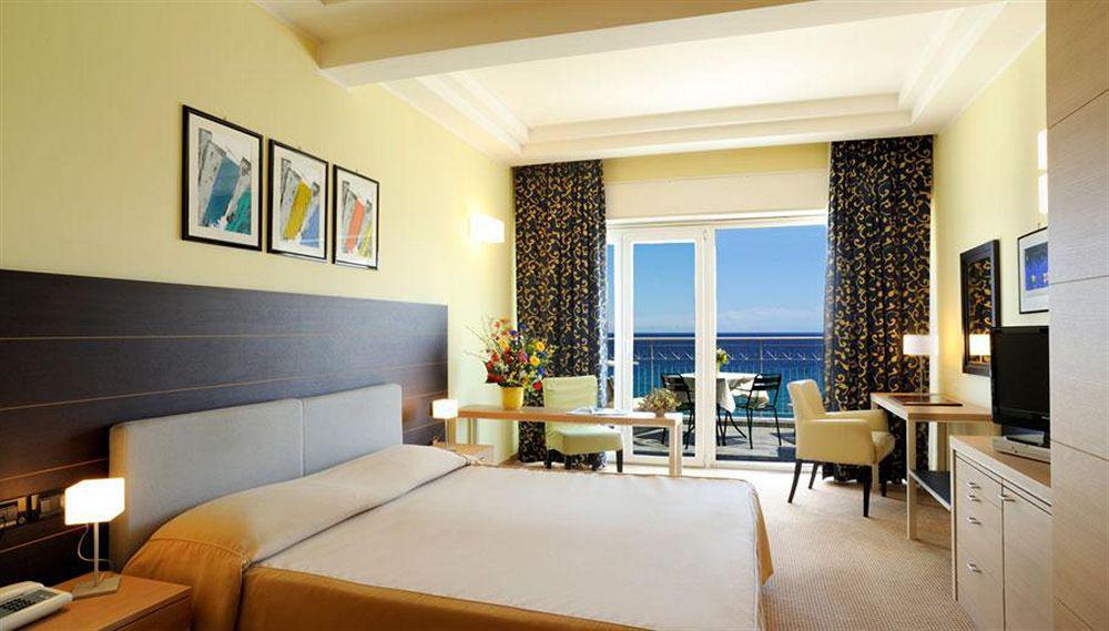 Grand Hotel Spiaggia 알라시오 외부 사진