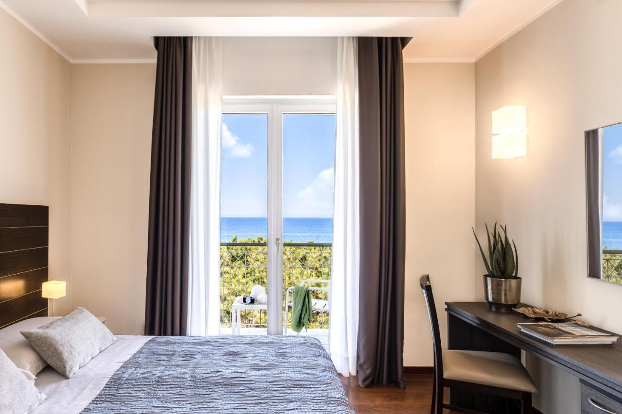 Grand Hotel Spiaggia 알라시오 외부 사진