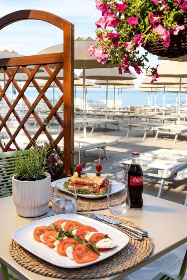 Grand Hotel Spiaggia 알라시오 외부 사진