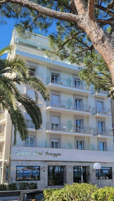 Grand Hotel Spiaggia 알라시오 외부 사진