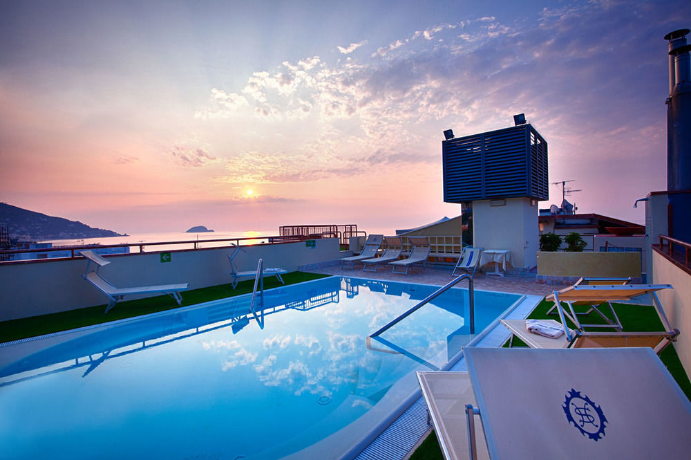Grand Hotel Spiaggia 알라시오 외부 사진