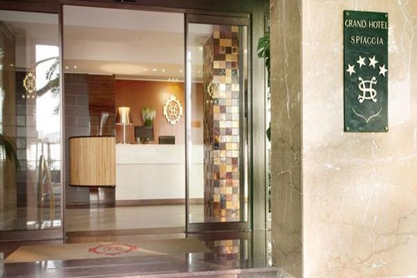 Grand Hotel Spiaggia 알라시오 외부 사진
