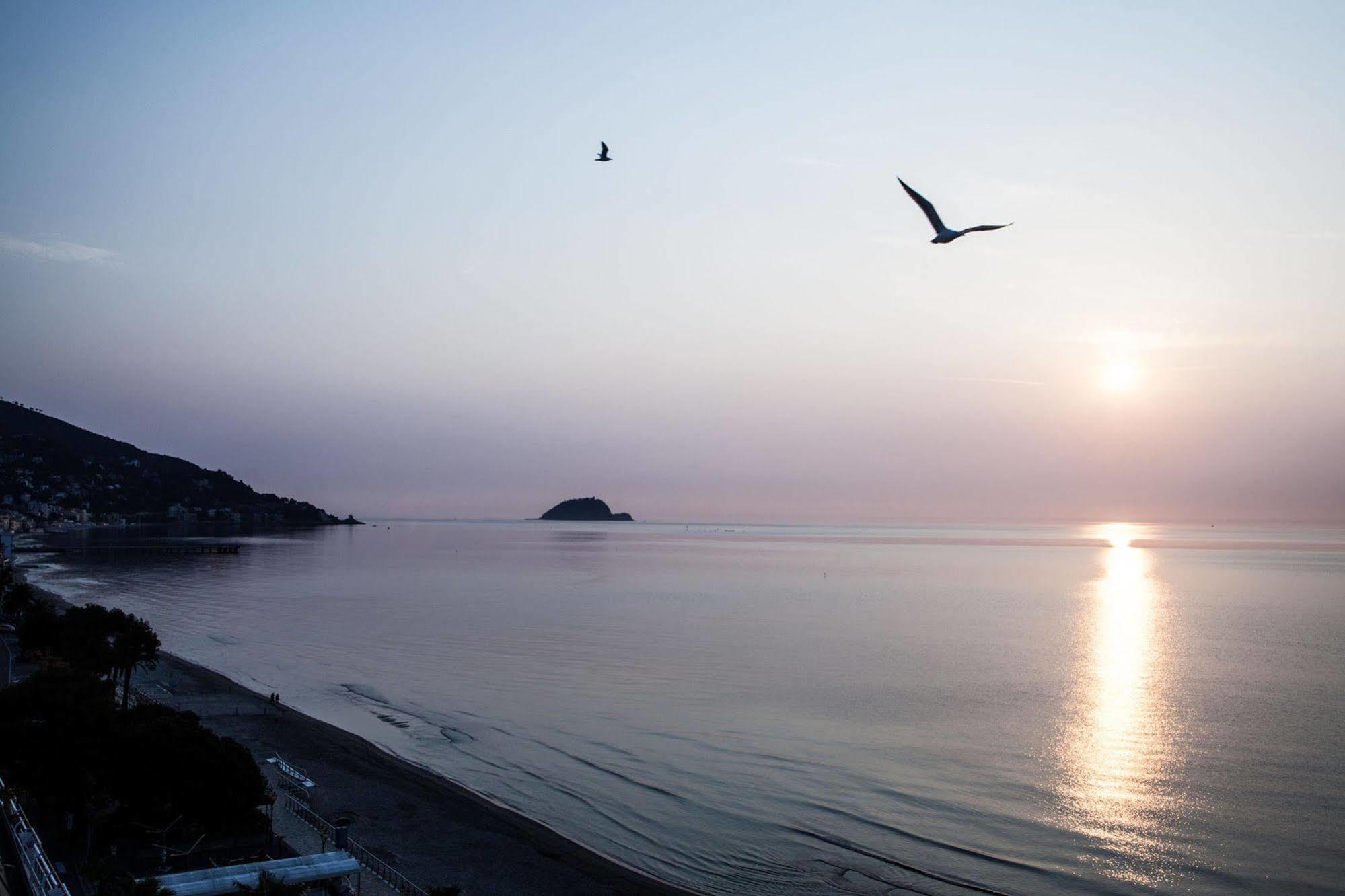 Grand Hotel Spiaggia 알라시오 외부 사진